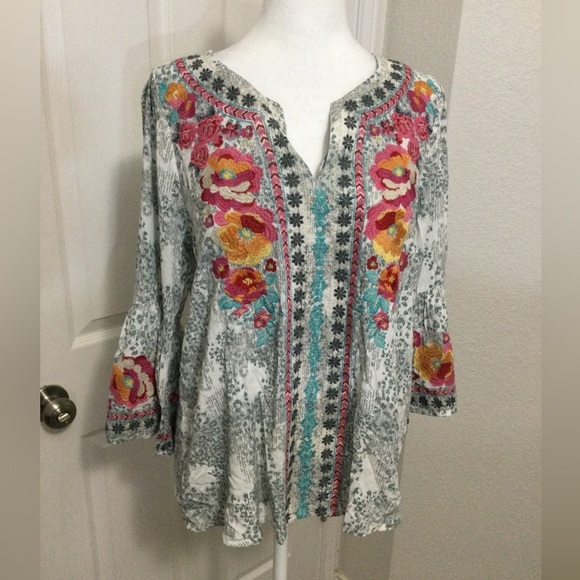 Savanna Jane Tops - Savanna Jane Floral Embroidered Bell Sleeve Top Blouse Size S